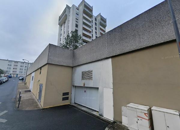 Stationnement à louer    12 m2 Joué-lès-Tours