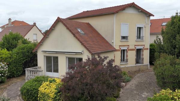 Maison
         6 pièces
        - 145 m² Exclusivité 1 000 000 € *