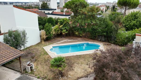 Maison
         6 pièces
        - 145 m² Exclusivité 1 000 000 € *
