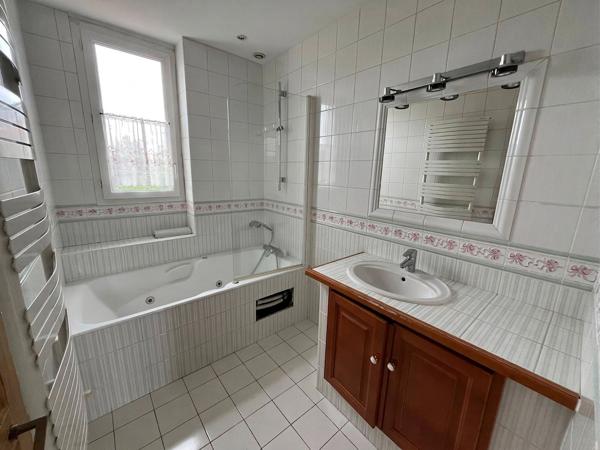 Maison
         6 pièces
        - 145 m² Exclusivité 1 000 000 € *