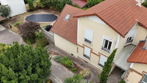 Maison
         6 pièces
        - 145 m² Exclusivité 1 000 000 € *