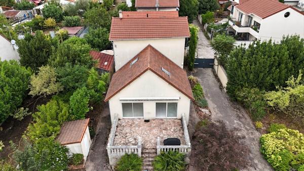 Maison
         6 pièces
        - 145 m² Exclusivité 1 000 000 € *