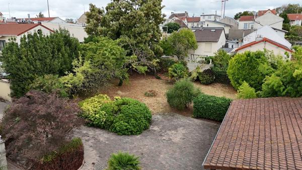 Maison
         6 pièces
        - 145 m² Exclusivité 1 000 000 € *