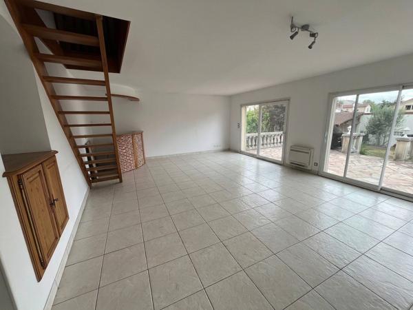 Maison
         6 pièces
        - 145 m² Exclusivité 1 000 000 € *