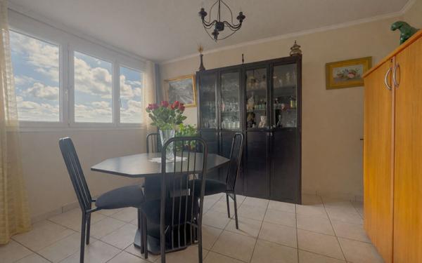 Appartement à vendre    4 pièces • 78,58 m2 Marseille 10