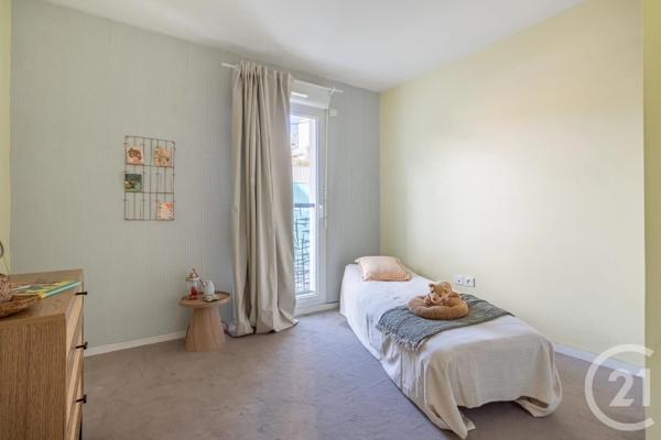 Appartement à vendre  3 pièces - 66,60 m 2   ST OUEN  - 93