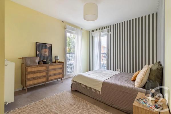 Appartement à vendre  3 pièces - 66,60 m 2   ST OUEN  - 93
