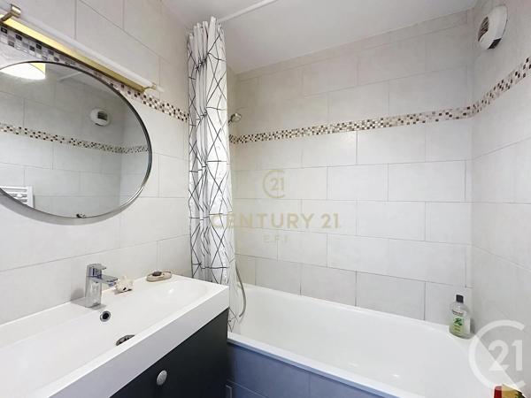 Appartement F2 à vendre  2 pièces - 39,96 m 2   NOISY LE GRAND  - 93