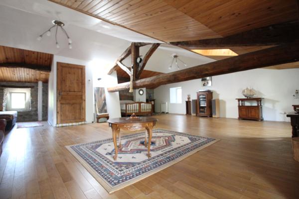 Brusque (12360) Maison en pierre rénovée à Brusque, Sud Aveyron – 143 m²