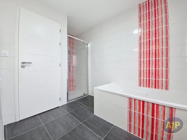 Vente maison La Roche Sur Yon : 499 900 € - AJP Immobilier La Roche-sur-Yon