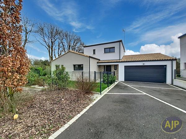 Vente maison La Roche Sur Yon : 499 900 € - AJP Immobilier La Roche-sur-Yon