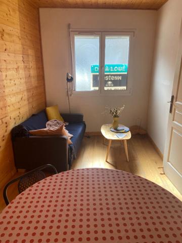 Immeuble avec local commercial et un duplex dans centre ville Yssingeaux avec terrasse et garage