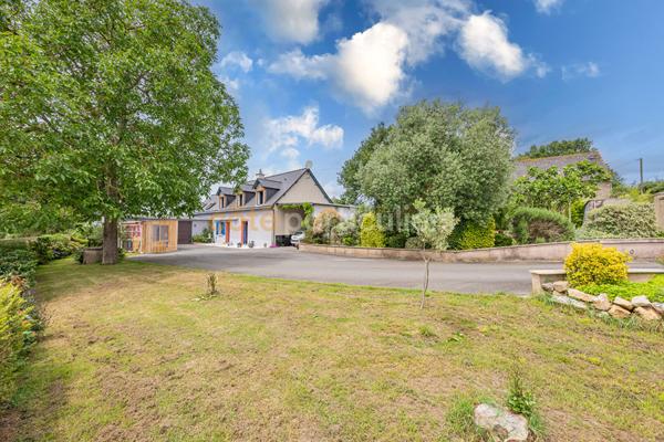 Vente
                Maison155 m² - 8 Pièces -
                    MARTIGNE FERCHAUD (35640)
