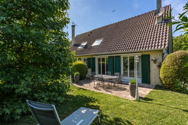 Maison
         7 pièces
        - 180 m² 470 000 € *