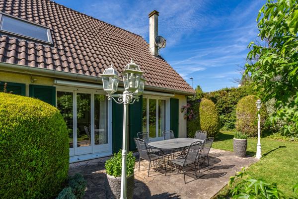 Maison
         7 pièces
        - 180 m² 470 000 € *