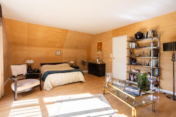 Maison
         7 pièces
        - 180 m² 470 000 € *