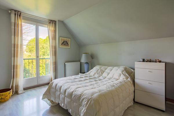 Maison
         7 pièces
        - 180 m² 470 000 € *