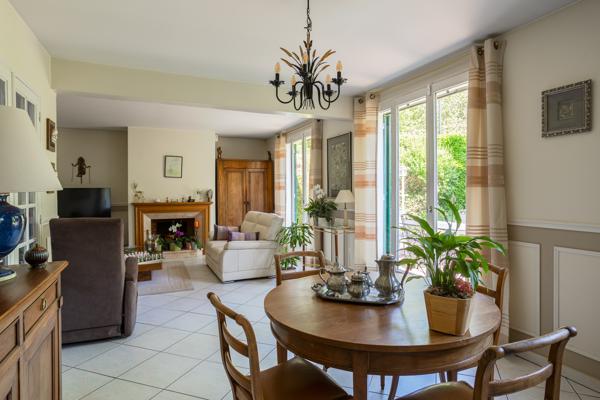 Maison
         7 pièces
        - 180 m² 470 000 € *