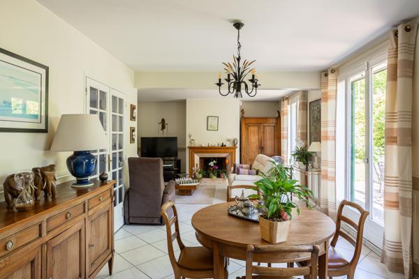 Maison
         7 pièces
        - 180 m² 470 000 € *