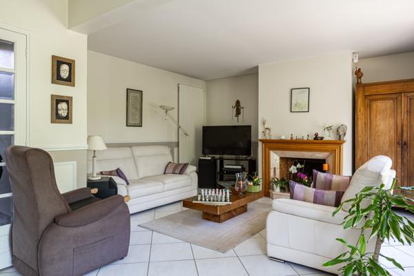Maison
         7 pièces
        - 180 m² 470 000 € *