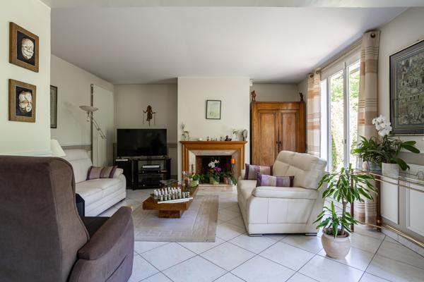 Maison
         7 pièces
        - 180 m² 470 000 € *