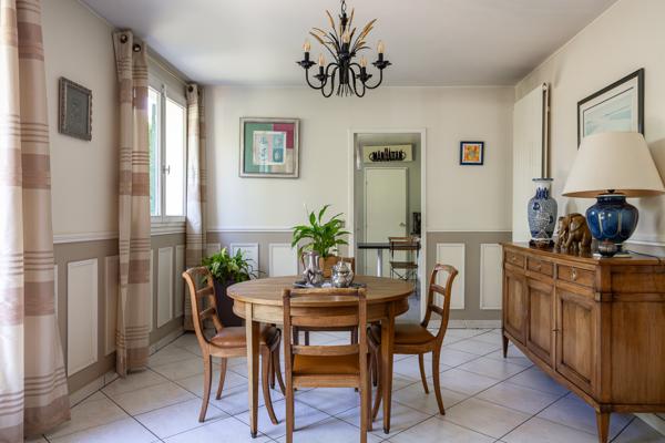 Maison
         7 pièces
        - 180 m² 470 000 € *