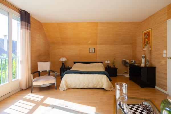 Maison
         7 pièces
        - 180 m² 470 000 € *
