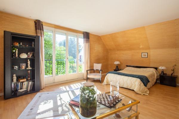 Maison
         7 pièces
        - 180 m² 470 000 € *