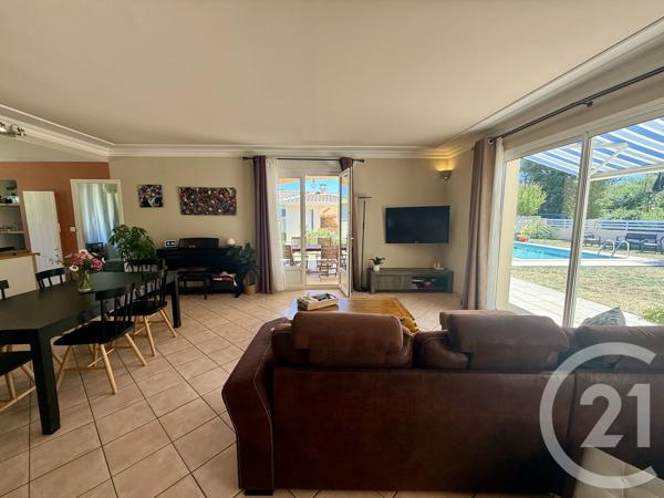 Maison à vendre  4 pièces - 105 m 2   SAUJON  - 17
