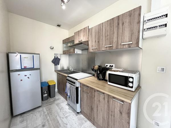Immeuble à vendre  80 m 2   LA ROCHE POSAY  - 86