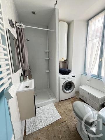 Immeuble à vendre  80 m 2   LA ROCHE POSAY  - 86