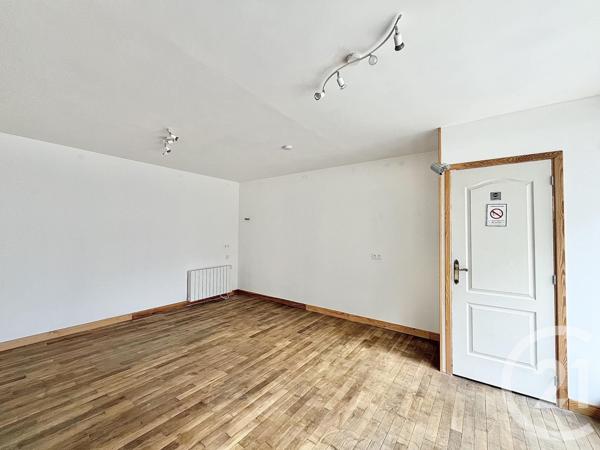 Immeuble à vendre  80 m 2   LA ROCHE POSAY  - 86