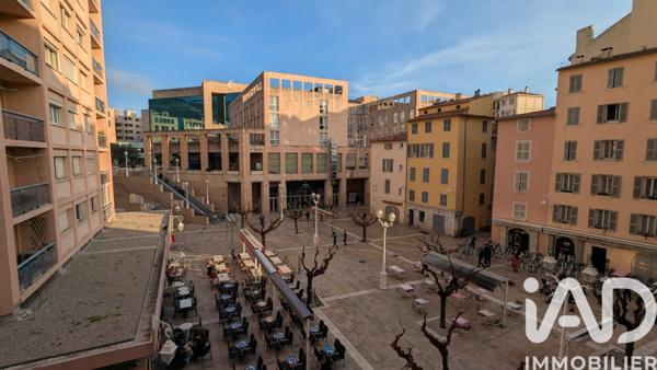 Location studio 33,02 m² Toulon