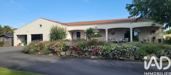 Maison à vendre 8 pièces 205 m² Saint-Jean-d'Angély