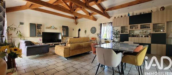 Maison à vendre 8 pièces 205 m² Saint-Jean-d'Angély
