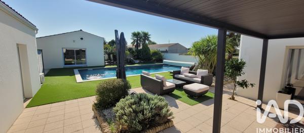 Maison à vendre 8 pièces 205 m² Saint-Jean-d'Angély