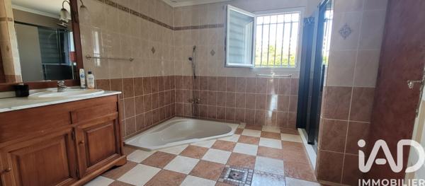 Maison à vendre 8 pièces 205 m² Saint-Jean-d'Angély