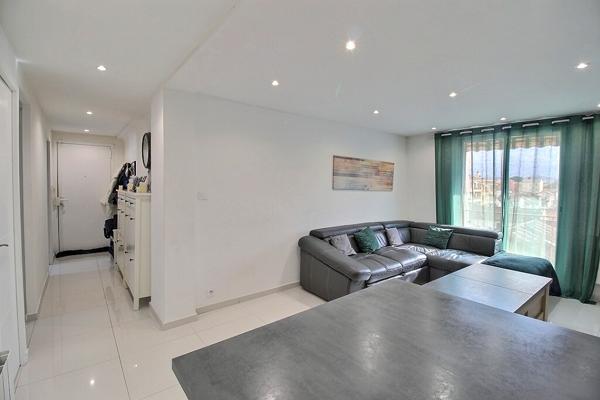 MARSEILLE 14 - SECTEUR LE CANET - APPARTEMENT RENOVE - ASCENSEUR - LUMINEUX - 3 CHAMBRES - BALCON - LOGGIA - CAVE --