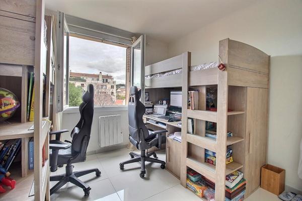 MARSEILLE 14 - SECTEUR LE CANET - APPARTEMENT RENOVE - ASCENSEUR - LUMINEUX - 3 CHAMBRES - BALCON - LOGGIA - CAVE --