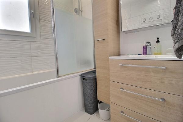 MARSEILLE 14 - SECTEUR LE CANET - APPARTEMENT RENOVE - ASCENSEUR - LUMINEUX - 3 CHAMBRES - BALCON - LOGGIA - CAVE --