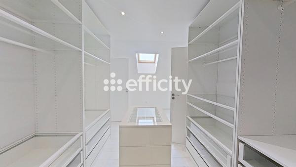 Maison
         8 pièces
        - 200 m² Bien prestige 950 000 € *