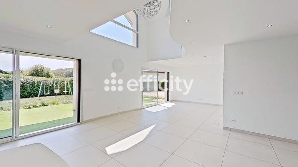 Maison
         8 pièces
        - 200 m² Bien prestige 950 000 € *