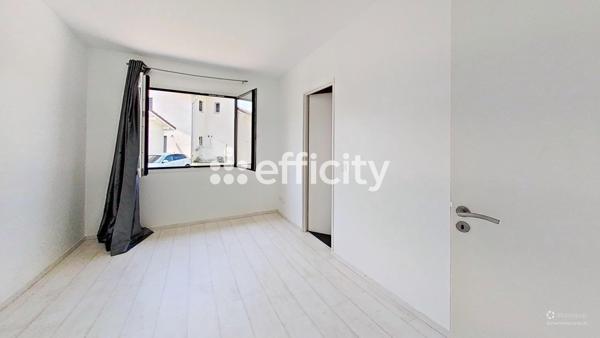 Maison
         8 pièces
        - 200 m² Bien prestige 950 000 € *