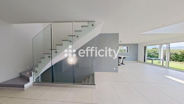 Maison
         8 pièces
        - 200 m² Bien prestige 950 000 € *