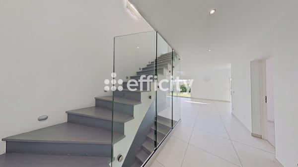 Maison
         8 pièces
        - 200 m² Bien prestige 950 000 € *