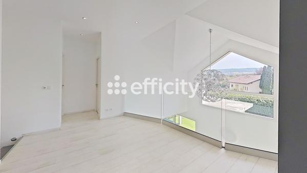 Maison
         8 pièces
        - 200 m² Bien prestige 950 000 € *