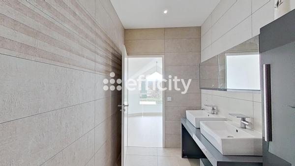 Maison
         8 pièces
        - 200 m² Bien prestige 950 000 € *