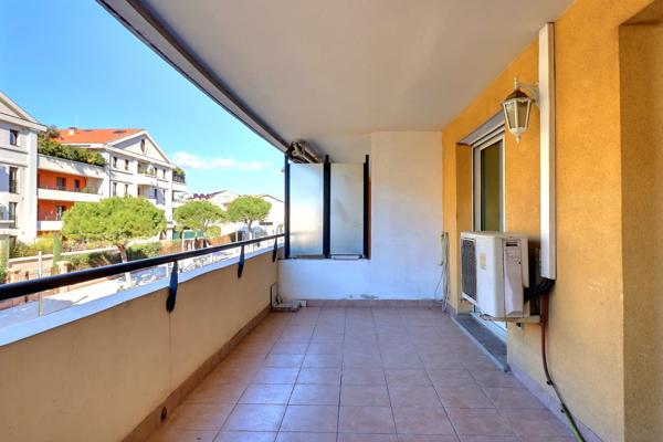 Marseille (13008) T2 Borély avec terrasse – À pied du parc et de la mer