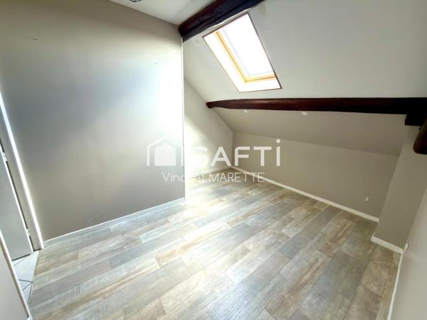 Appartement type maison de ville T3 en duplex, alliant le charme du moderne et de l'ancien.