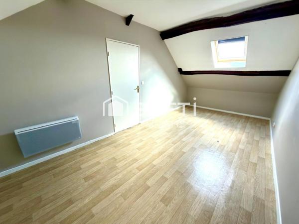 Appartement type maison de ville T3 en duplex, alliant le charme du moderne et de l'ancien.
